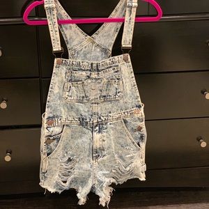 Acid wash distressed short overalls